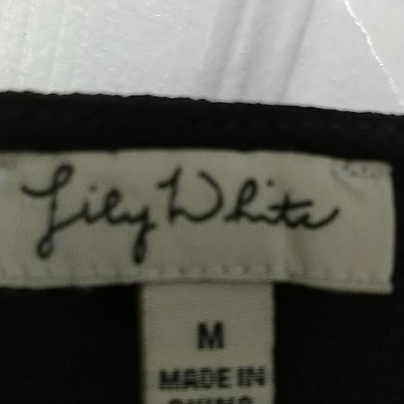 💥5 for $20 💥Black crepe dressy top by Lily White - Picture 3 of 5